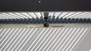 หลังคาอลูมิเนียมพับเก็บได้