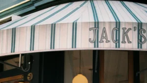 กันสาดทรงโดม