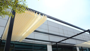 หลังคาผ้าใบเปิด-ปิดได้